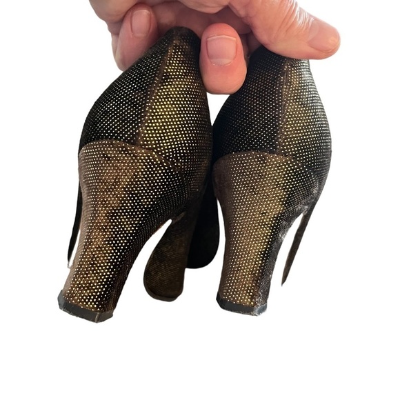 Vintage Margaret Jerrold Gold Lame Knit Pumps Leather Sole 8 - Picture 3 of 11